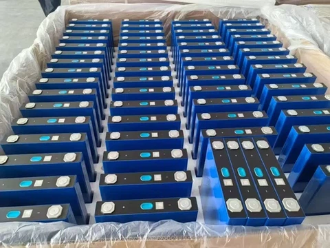 Cik LiFePO4 šūnu ir nepieciešams 48 V akumulatoram?